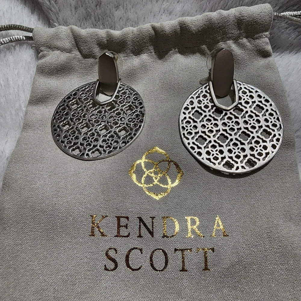 Kendra Scott Didi statement earrings featuring a silver filigree design - Picture 2 of 4